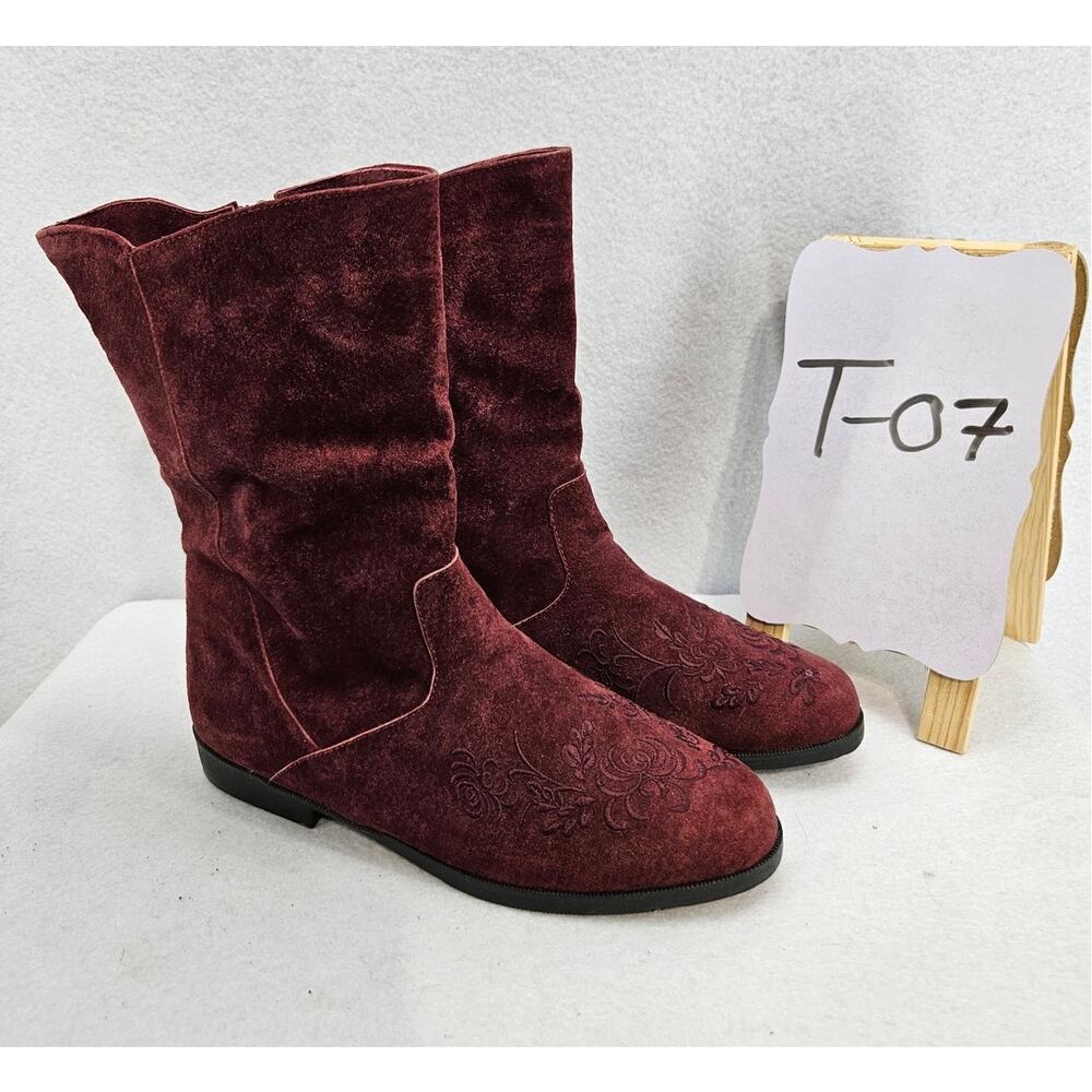Jack Sprat embroidered suede boot, size 6 NWOT